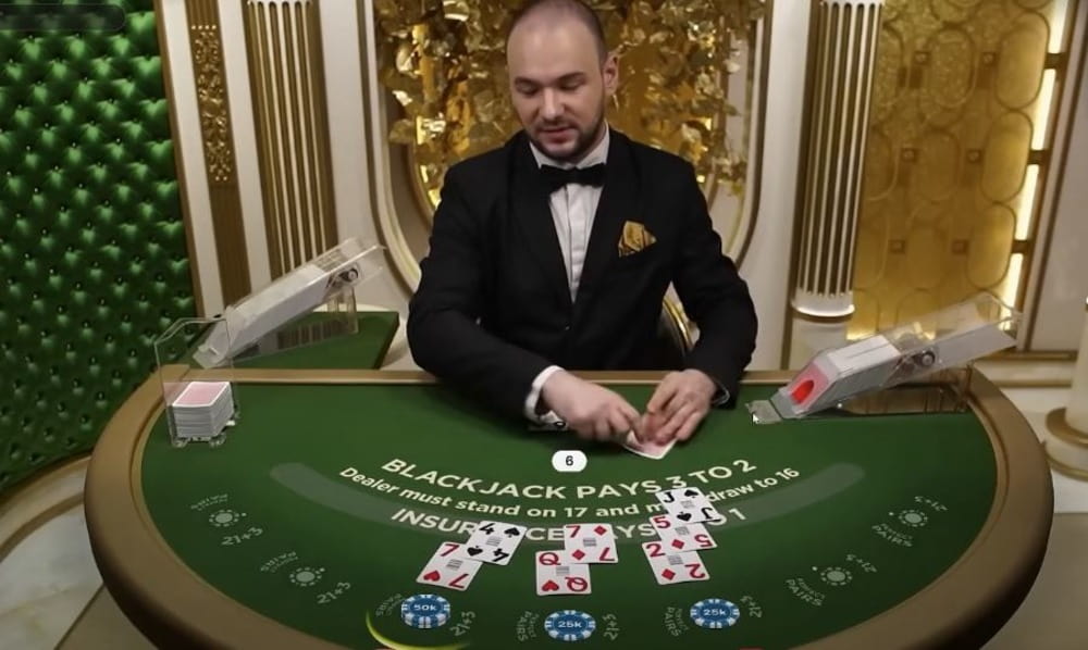 Reparto de cartas en el blackjack en vivo